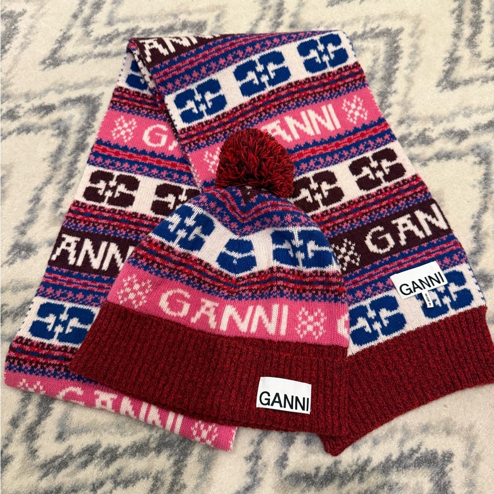 GANNI 2 Piece Graphic Wool Scarf and Beanie Set